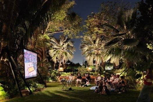 Event with audience and screens